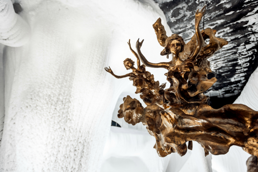 Sculpture “Flight 2” by Inga Savranskaya has decorated Ice cave