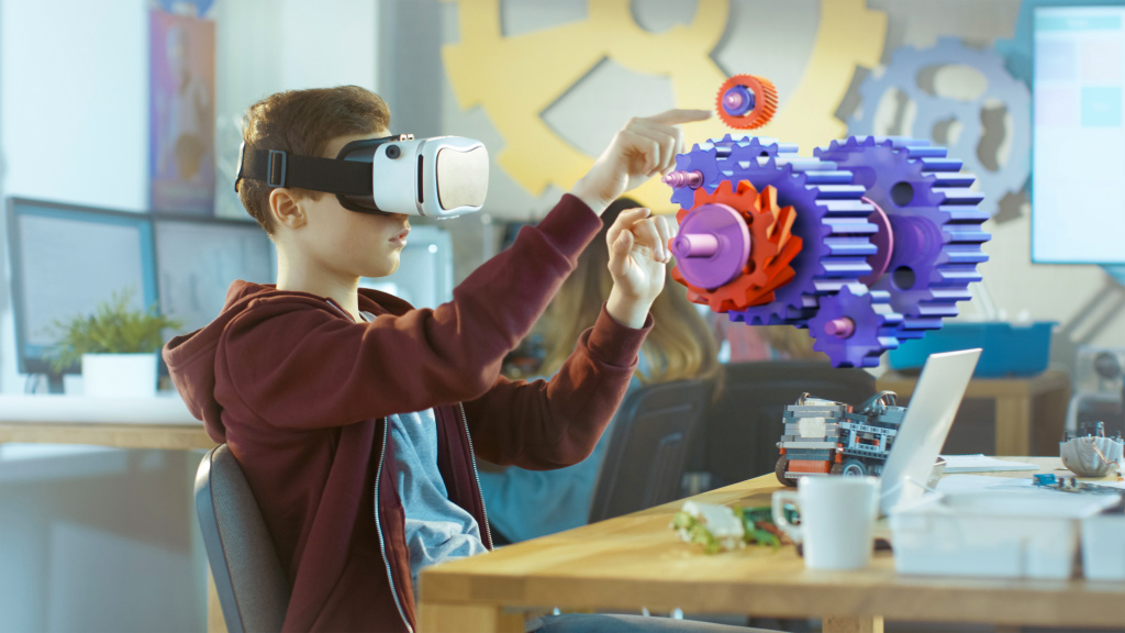 В «Зарядье» научат создавать роботов, компьютерные игры и VR-анимацию.jpg