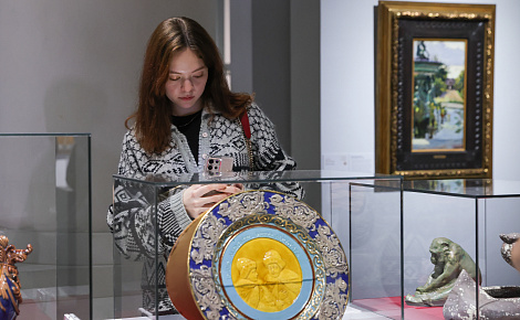 Расписание экскурсий по выставкам в Зарядье 