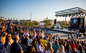 Cinema Fans are Kicked out on the Streets: Outdoor Film Festival at Zaryadye